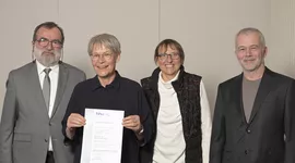 On February 23, 2024, Prof. Dr. Martin Heil, Dean of the Faculty of Mathematics and Natural Sciences at HHU (4th from left) awarded an honorary doctorate to Prof. Dr. Dr. h.c. Chris-Carolin Schön (2nd from left). Congratulations were given by Prof. Dr. Petra Bauer, Managing Director of the Department of Biology and Sen. Prof. Dr. Peter Westhoff. (Photo: HHU / Wilfried Meyer) 