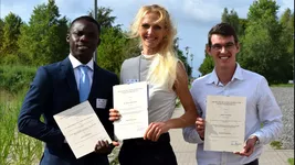 Anton Vorndran (right) together with both other award winners (Photo: DGfZ)