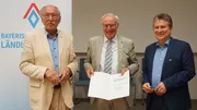 Bei der Verleihung der Ehrennadel – Prof. Manfred Miosga, Präsident der Akademie, Prof. Alois Heißenhuber und Ehrenpräsident Prof. Magel (v. links nach rechts). 