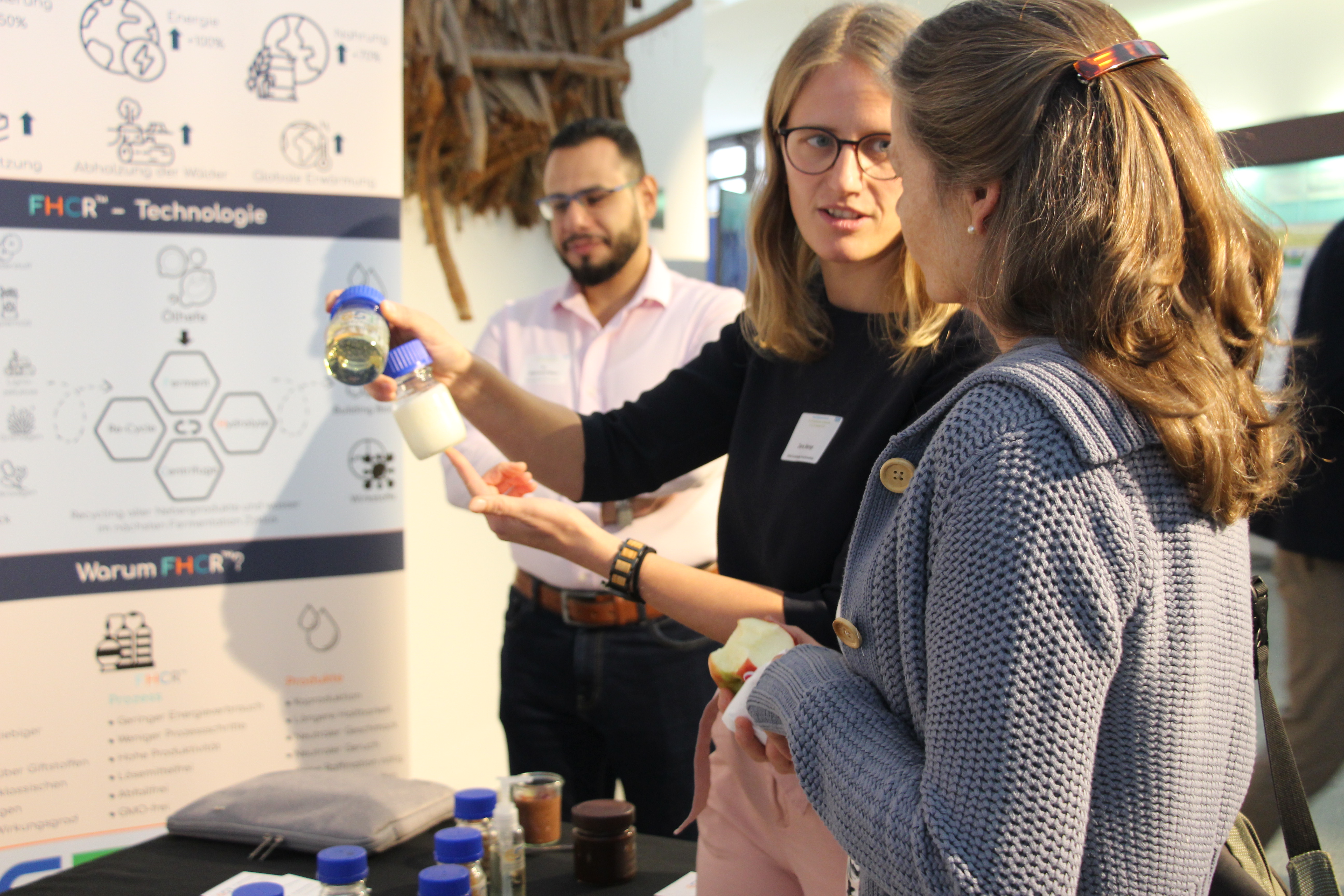 Die begleitende Ausstellung zum HEF-Symposium gab Start-ups, Firmen, Partnerinstitutionen sowie Projekten aus Proteins4Singapore und TUMCREATE eine weitere Plattform.